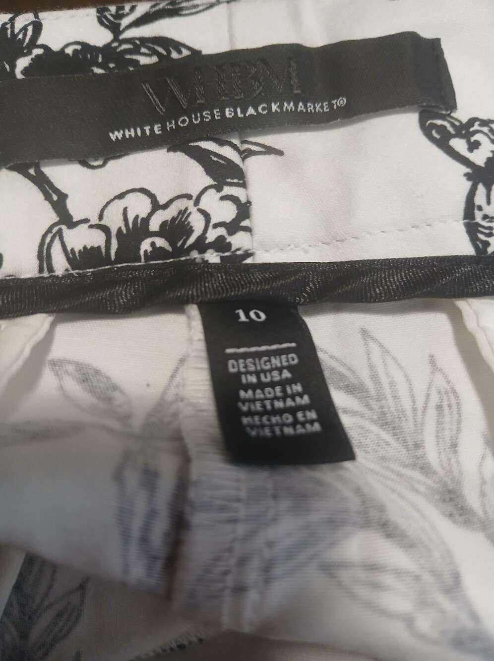 White House Black Market White and Black Floral Bermuda Shorts - Picture 2 of 7
